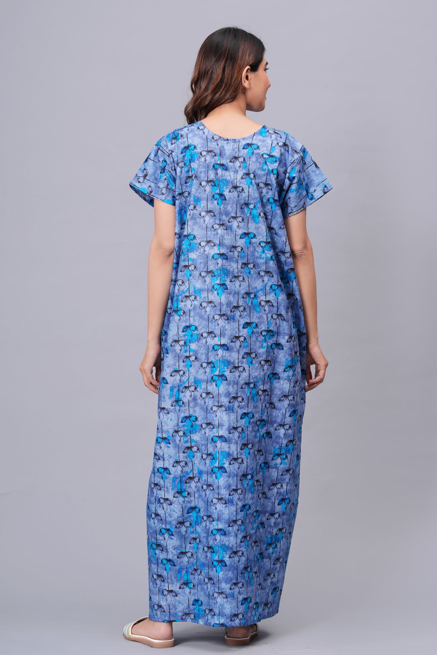 Women Cotton Floral Nightgown With Short Sleevess, Full Length And With Side Pockets (Free Size, Blue)