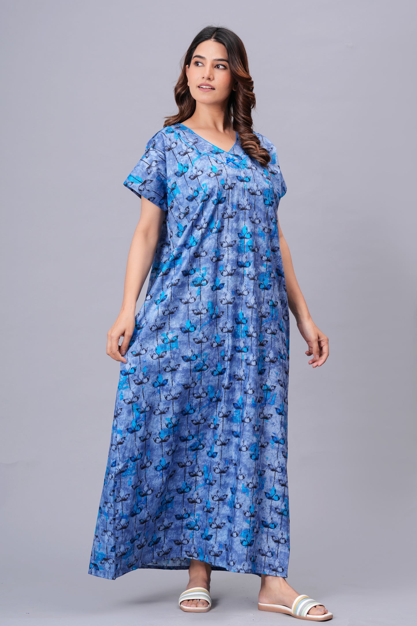Women Cotton Floral Nightgown With Short Sleevess, Full Length And With Side Pockets (Free Size, Blue)