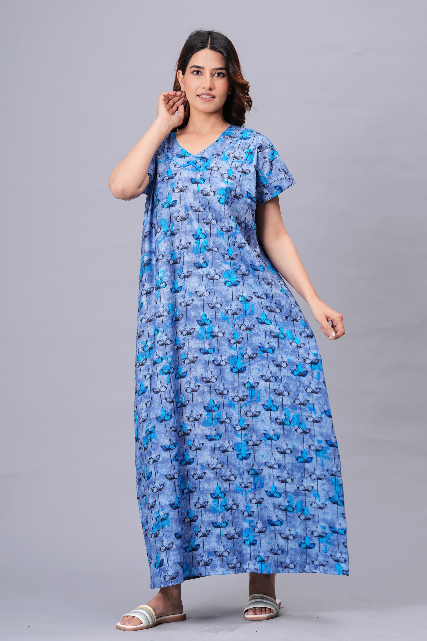 Women Cotton Floral Nightgown With Short Sleevess, Full Length And With Side Pockets (Free Size, Blue)