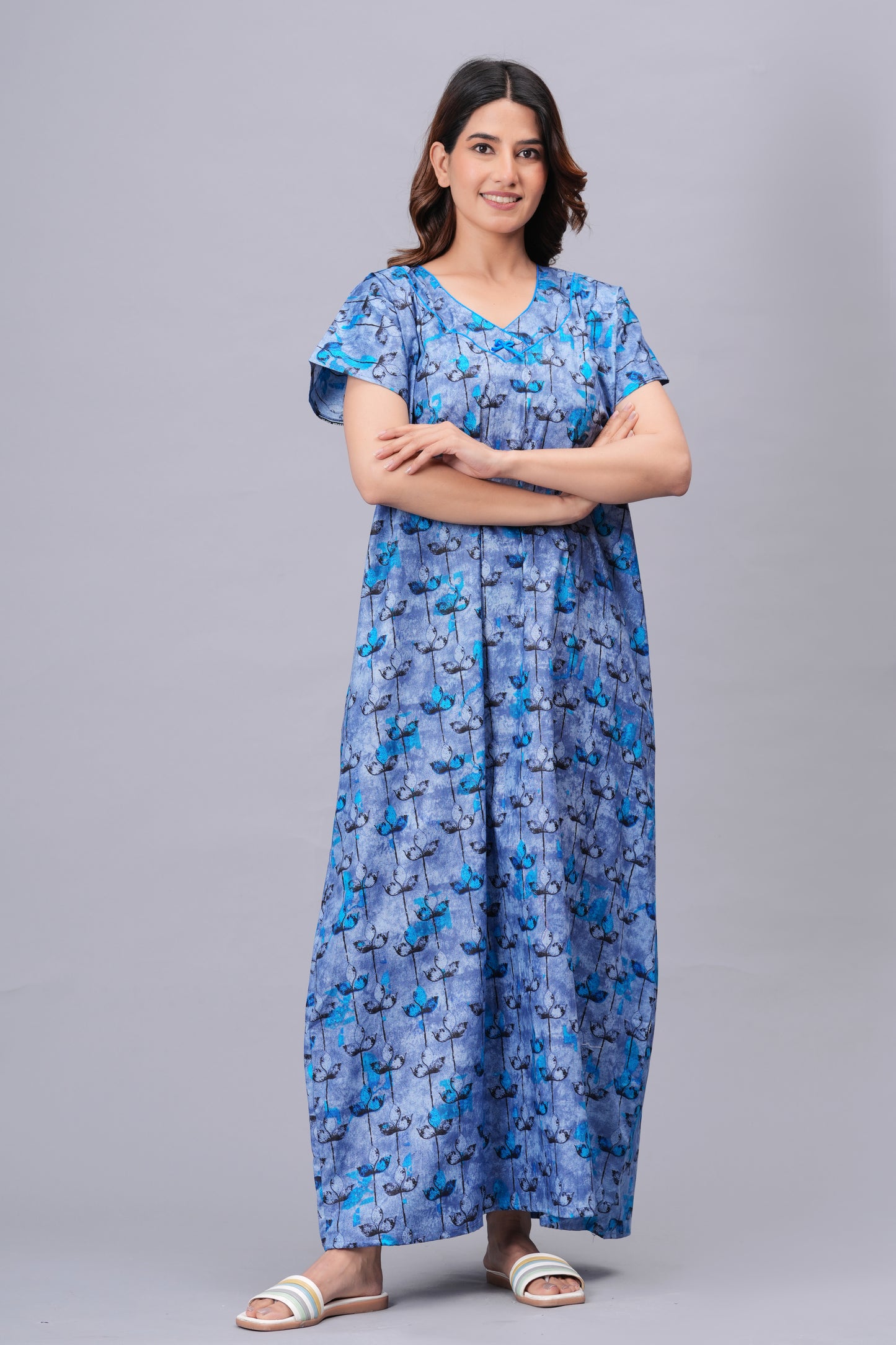 Women Cotton Floral Nightgown With Short Sleevess, Full Length And With Side Pockets (Free Size, Blue)