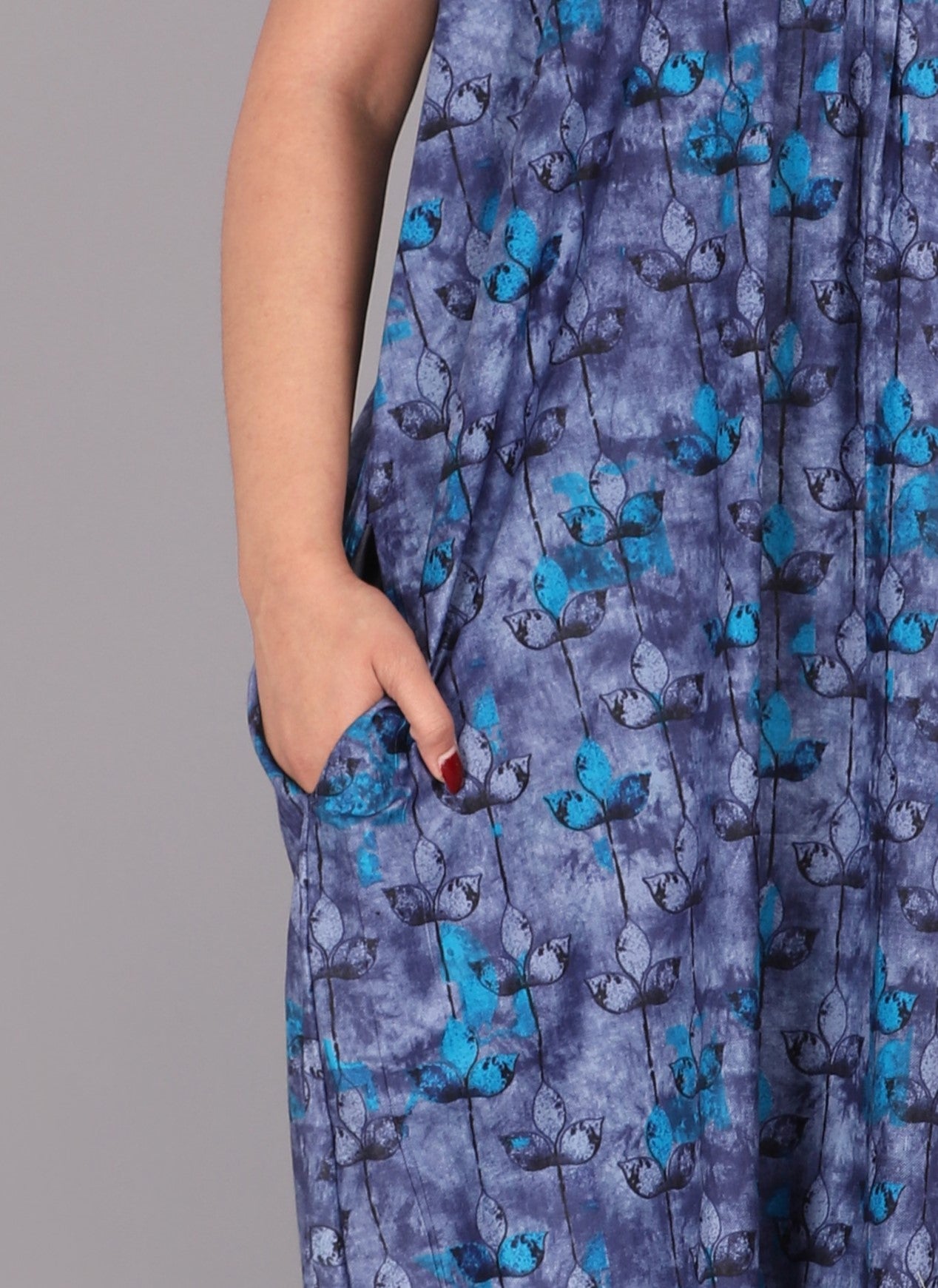 Women Cotton Floral Nightgown With Short Sleeves, Full Length And With Side Pockets (Free Size, Blue)